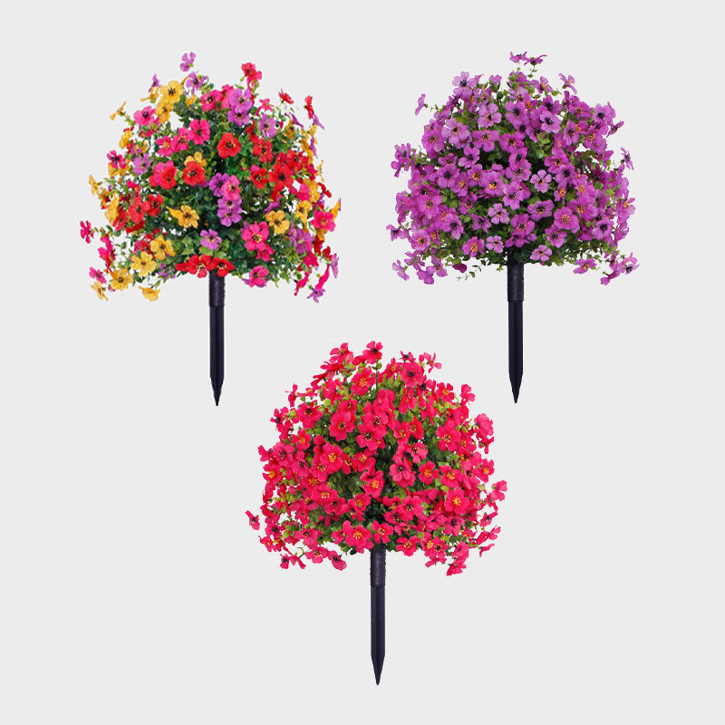 Composizione floreale con eucalipto artificiale e violette in vaso