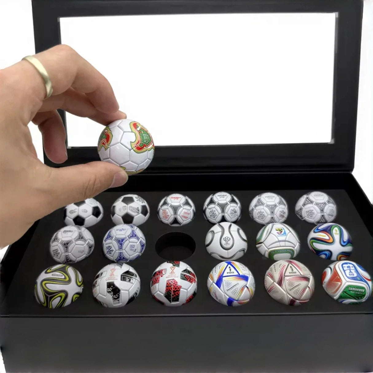 🏆 Collezione di mini palloni da calcio realizzati a mano (1970–2026) – Saldi per i Mondiali 2026🔥 Fino al 50% di sconto!