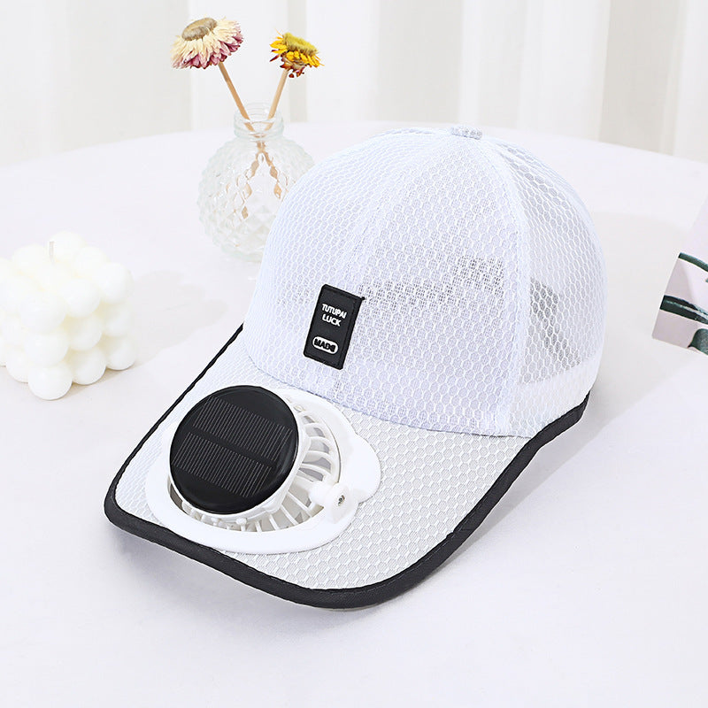 Cappellino con ventola alimentata a energia sola