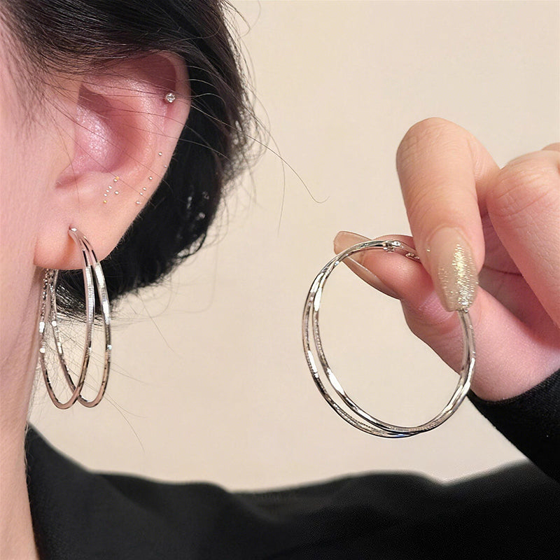 Orecchini a Cerchio Grandi Audaci con Perno d'Argento per Donna, Lusso Leggero, Effetto Sottile per Viso Rotondo, Design Irregolare