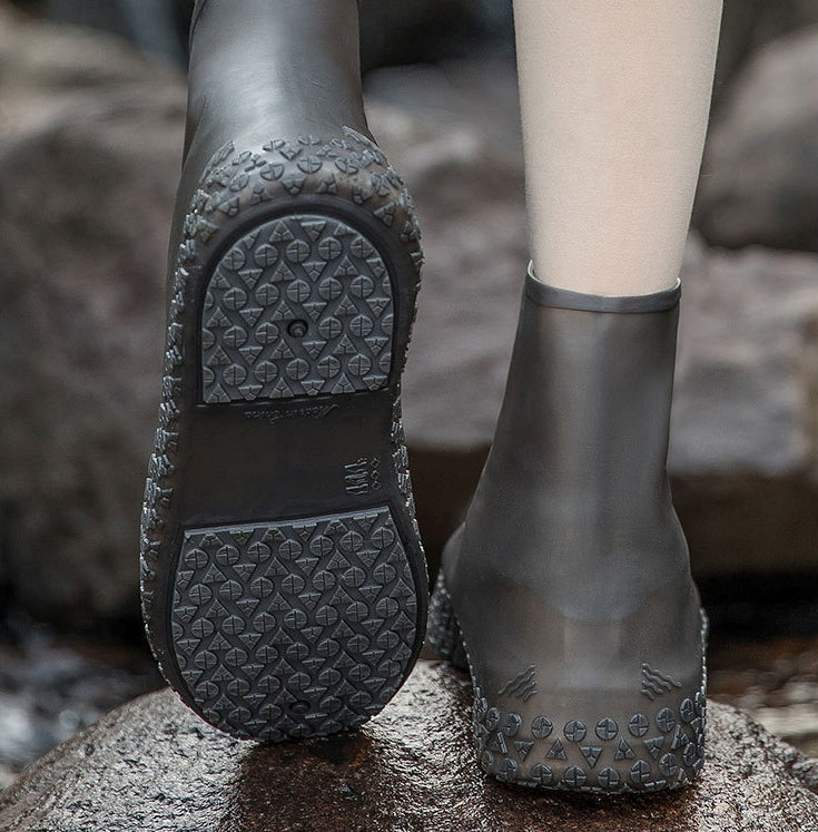 Basta con le scarpe da ginnastica bagnate! Coprasole per la pioggia — Antiscivolo e ripiegabili nella borsa 🌧️
