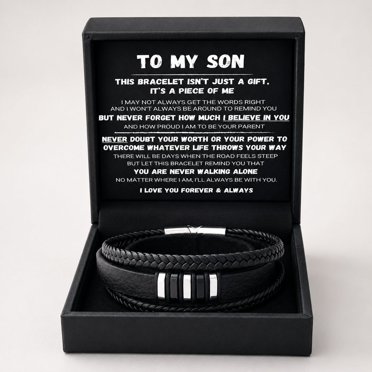 A mio figlio — Set di braccialetti intrecciati “Never Walk Alone” 🖤