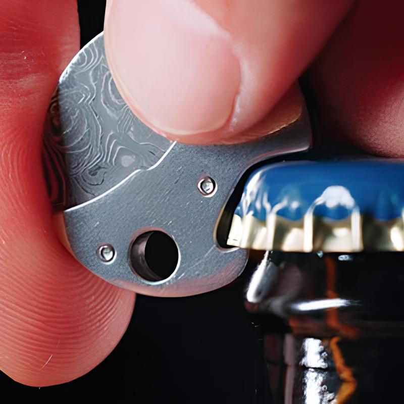 Mini apribottiglie compatto in titanio e taglierino EDC