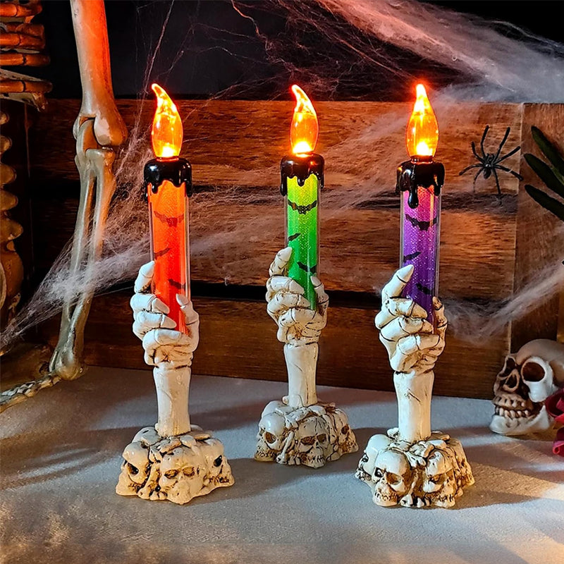 Decorazione a LED a forma di candela con una mano da fantasma per Hallowee