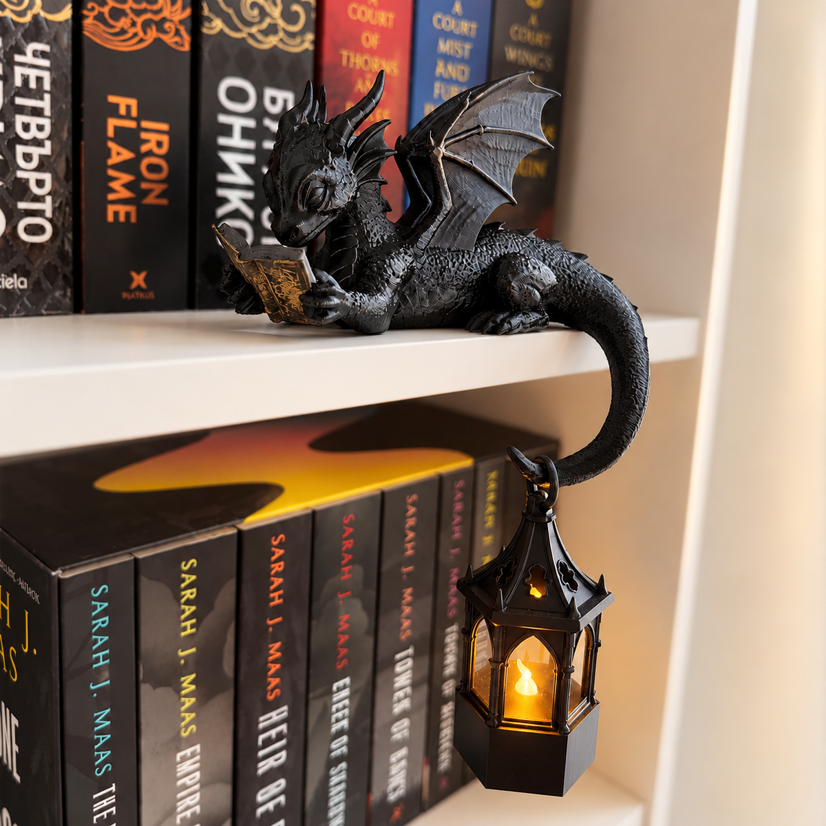 🐉Decorazione da scaffale “Drago che legge” con lanterna a LE