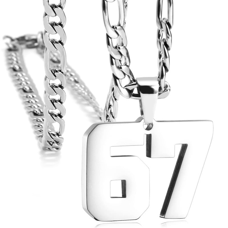 Collana con ciondolo numero 67: un pezzo unico per ogni fashionista