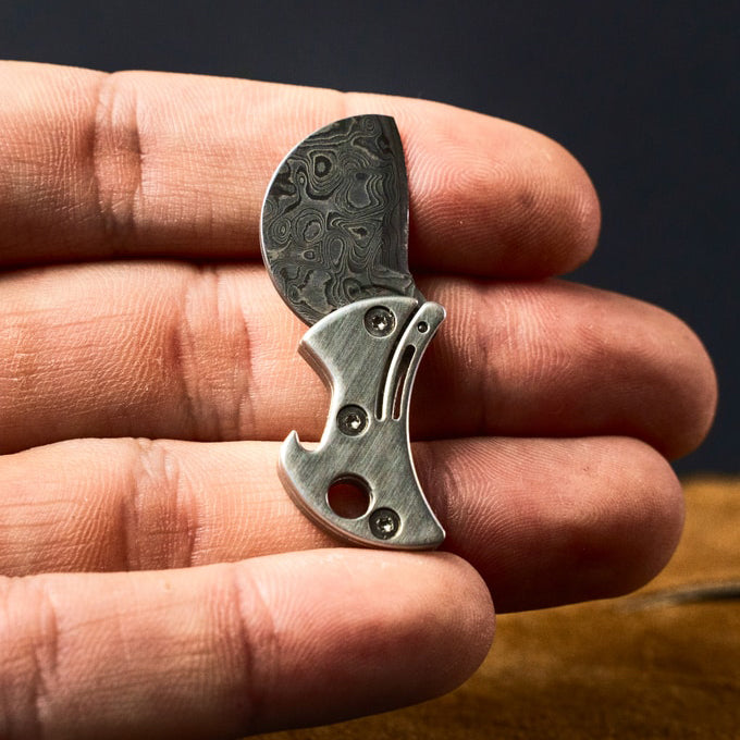 Mini apribottiglie compatto in titanio e taglierino EDC