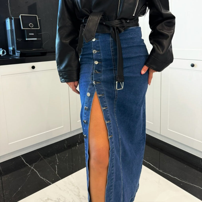 Gonna aderente in denim con spacchi e chiusura a bottoni