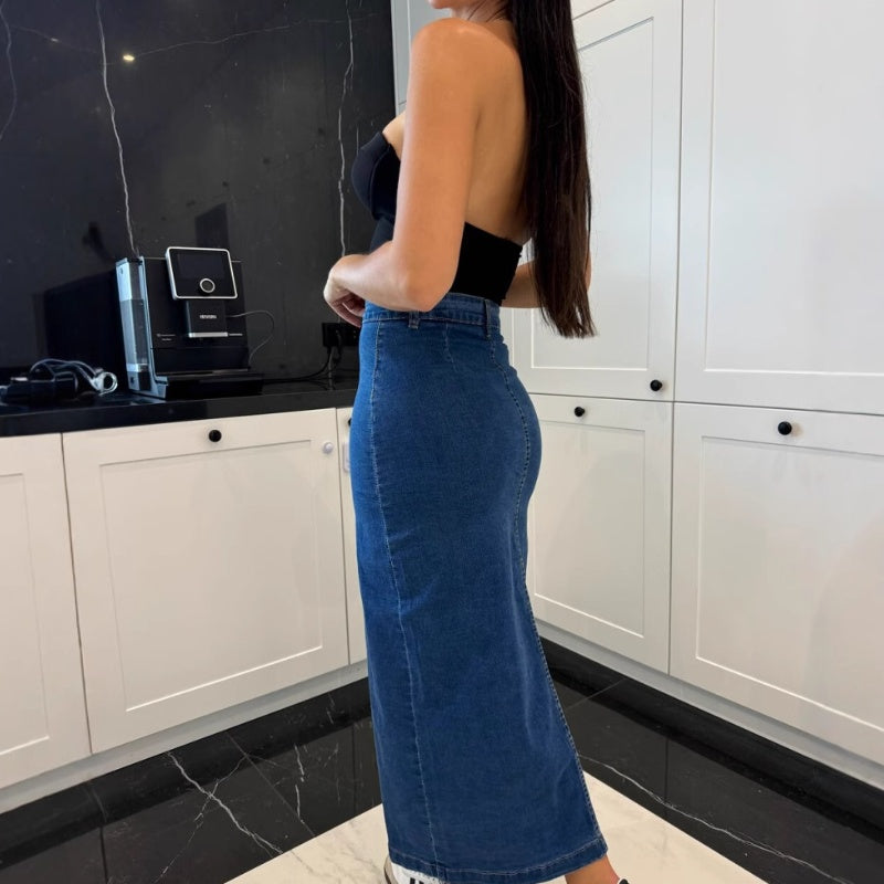 Gonna aderente in denim con spacchi e chiusura a bottoni