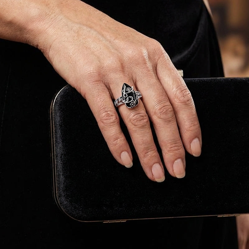 💎 ANELLO VINTAGE BOHEMIEN! 💎 Motivo floreale a rampicante, gemma nera a goccia e dettagli scintillanti per un'eleganza senza tempo✨