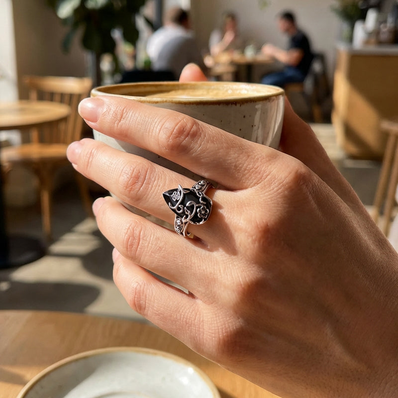 💎 ANELLO VINTAGE BOHEMIEN! 💎 Motivo floreale a rampicante, gemma nera a goccia e dettagli scintillanti per un'eleganza senza tempo✨